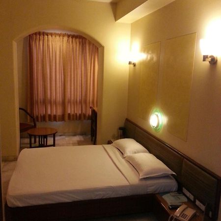 Hotel Ashray International, Sion - Near Bkc Mumbai Bagian luar foto