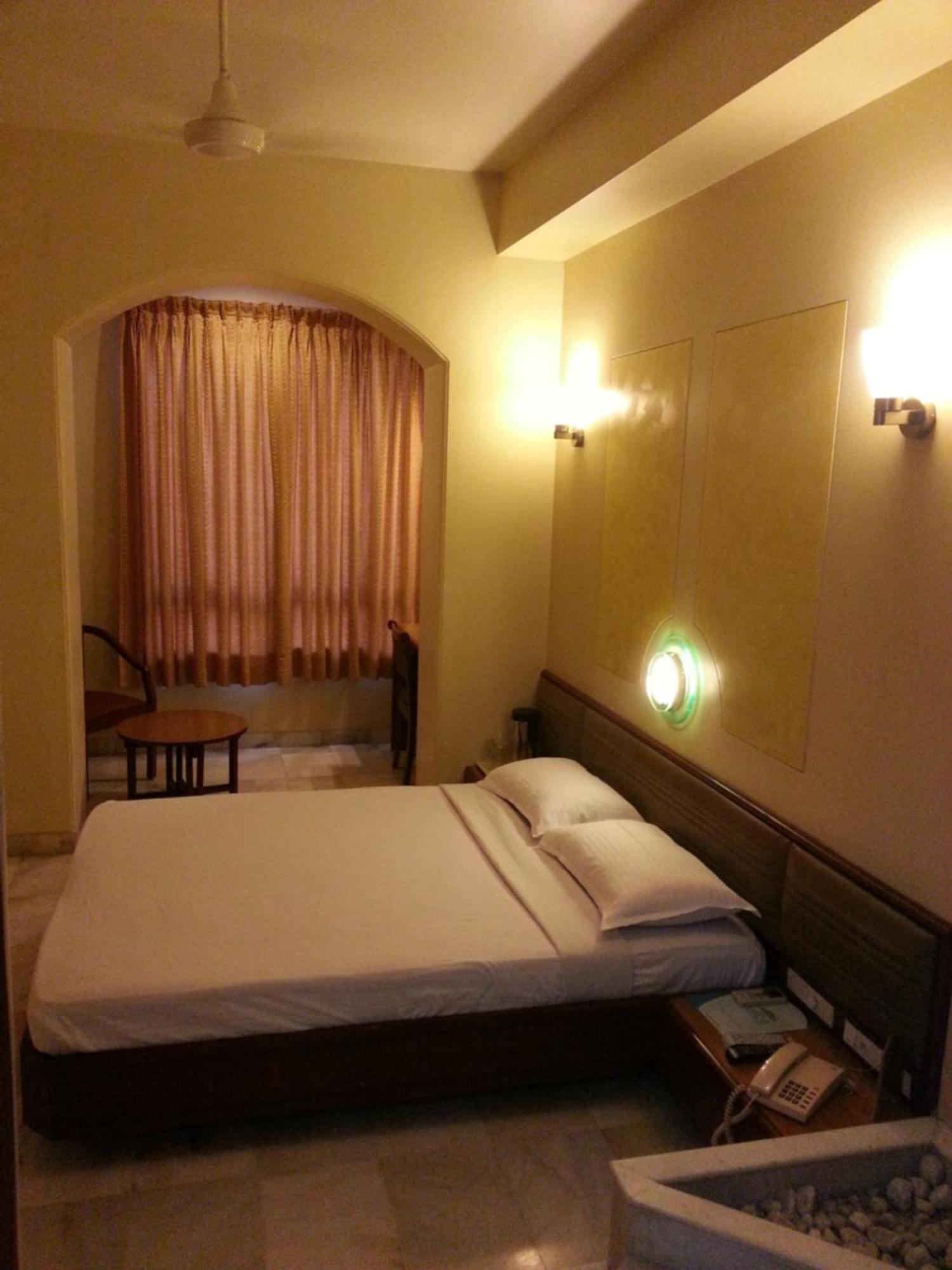 Hotel Ashray International, Sion - Near Bkc Mumbai Bagian luar foto
