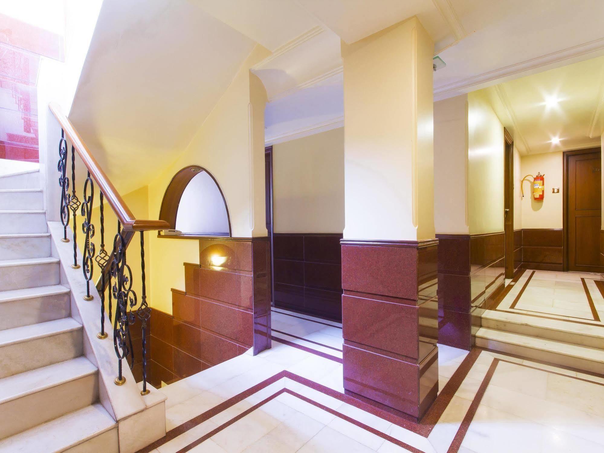 Hotel Ashray International, Sion - Near Bkc Mumbai Bagian luar foto