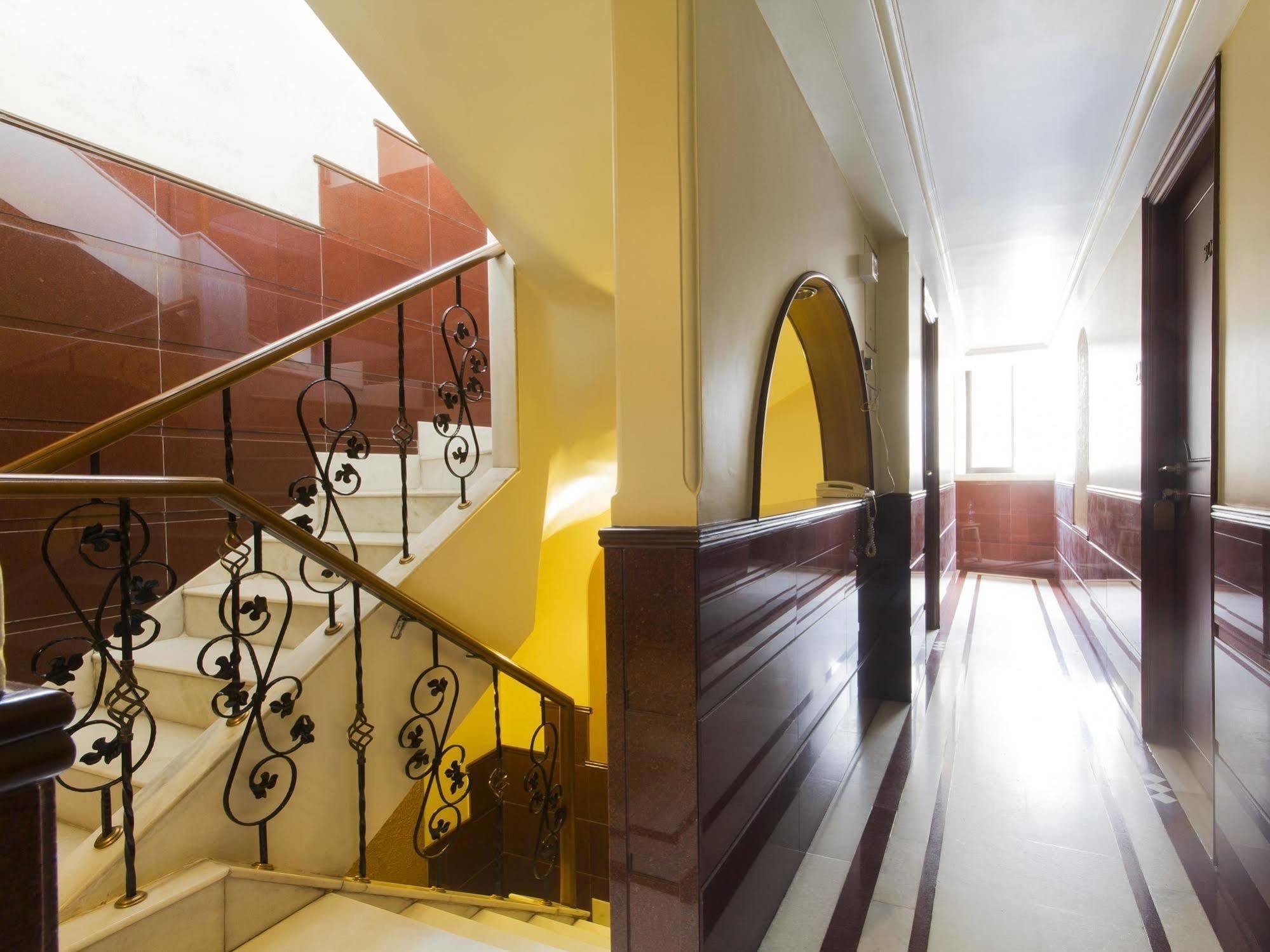 Hotel Ashray International, Sion - Near Bkc Mumbai Bagian luar foto