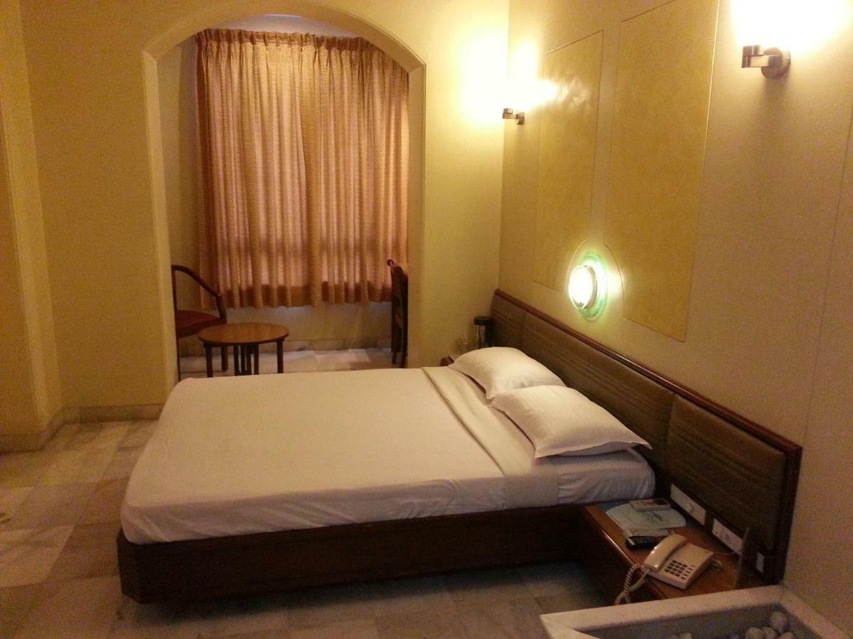Hotel Ashray International, Sion - Near Bkc Mumbai Bagian luar foto